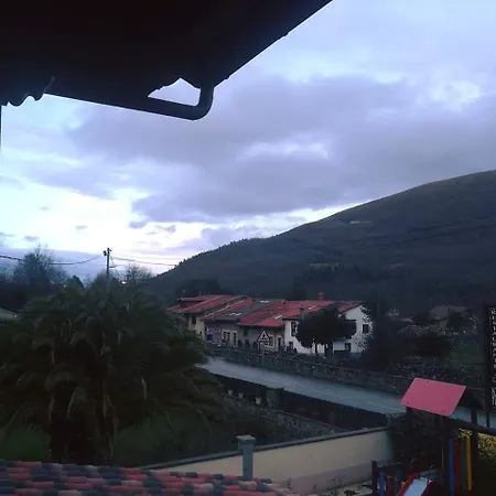 El Roblon De Cabuerniga Fogadó 3*