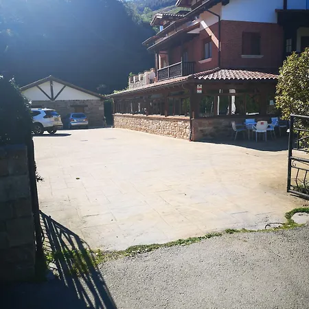 Herberg El Roblon De Cabuerniga 3*