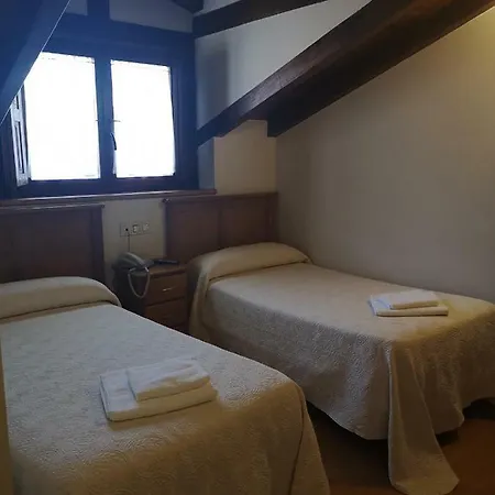 El Roblon De Cabuerniga Herberg 3*