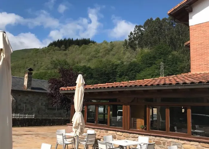 여관 El Roblon De Cabuerniga 3*