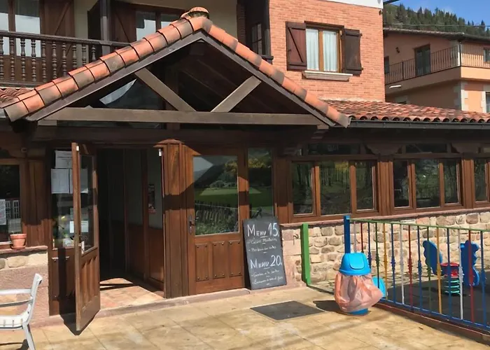 여관 El Roblon De Cabuerniga Renedo De Cabuerniga