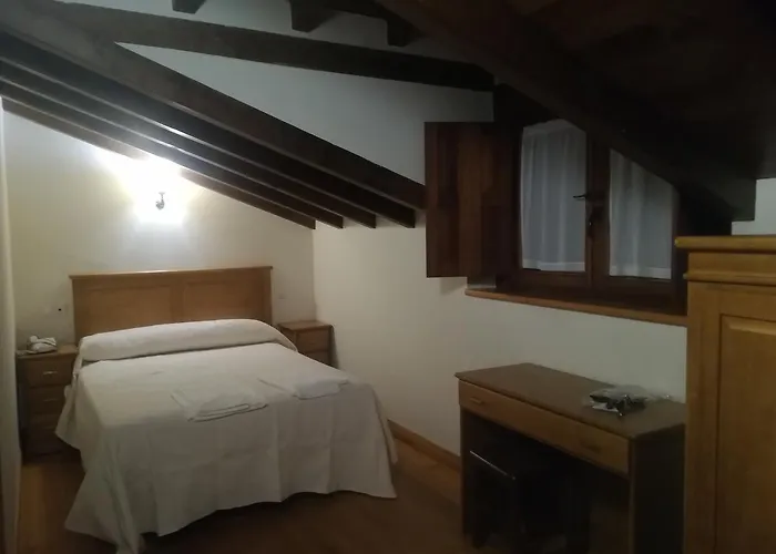 여관 El Roblon De Cabuerniga 3*