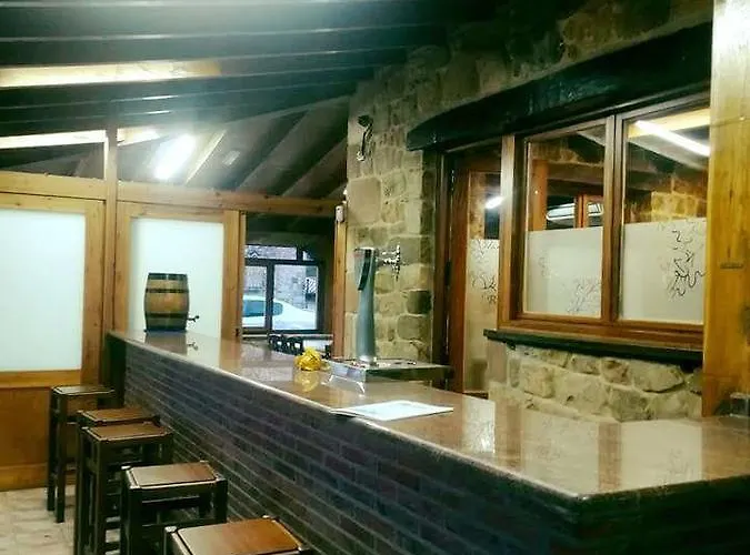 여관 El Roblon De Cabuerniga 3*