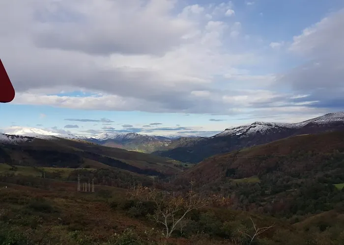 여관 El Roblon De Cabuerniga 3*