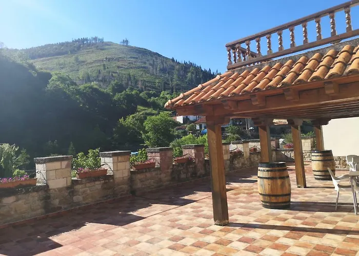 여관 El Roblon De Cabuerniga Renedo De Cabuerniga