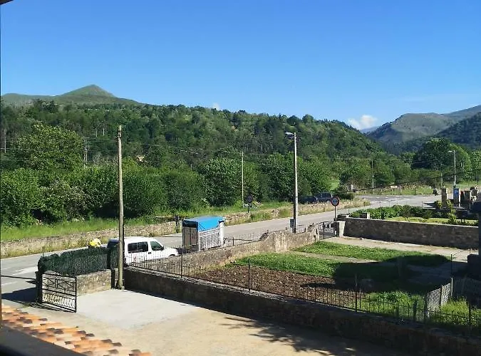 여관 El Roblon De Cabuerniga Renedo De Cabuerniga