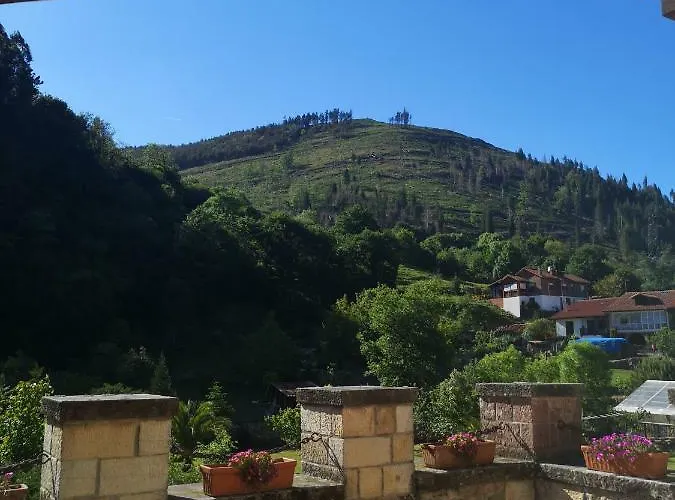 El Roblon De Cabuerniga 3*